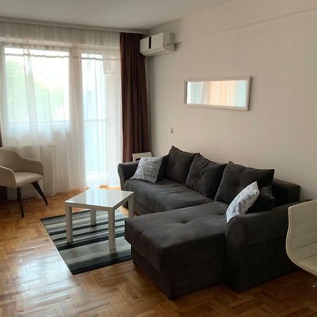 Trident Apartments Ni Exterior foto